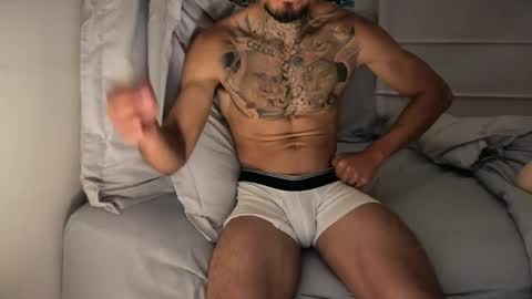 Snapshot of fitjacques chatting on May 15, 2:18 am fitjacques online show from May 15, 2:18 am