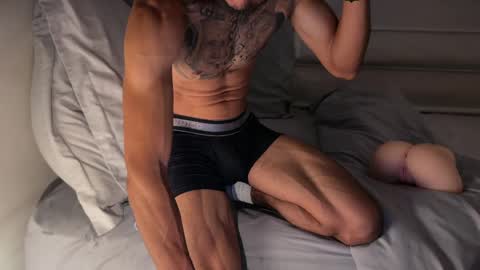 Snapshot of fitjacques chatting on June 9, 2:45 am fitjacques online show from June 9, 2:45 am