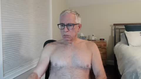 Snapshot of fitman999 chatting on December 6, 2:46 am Jon online show from December 6, 2:46 am