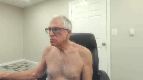 Snapshot of fitman999 chatting on March 1, 3:10 am Jon online show from March 1, 3:10 am