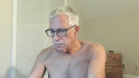 Snapshot of fitman999 chatting on October 8, 12:19 am Jon online show from October 8, 12:19 am