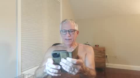 Snapshot of fitman999 chatting on November 27, 12:56 am Jon online show from November 27, 12:56 am