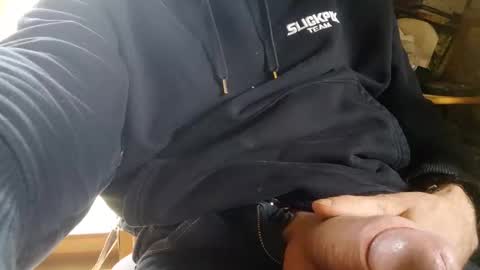 Snapshot of fiveforwilly1 chatting on December 18, 11:02 am Markus online show from December 18, 11:02 am