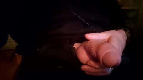 Snapshot of fiveforwilly1 chatting on January 6, 7:31 am Markus online show from January 6, 7:31 am