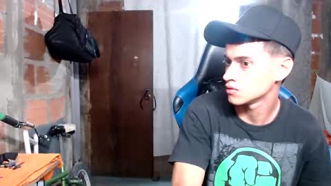 Snapshot of flacolatind chatting on November 23, 4:01 am FLACO online show from November 23, 4:01 am