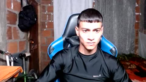 Snapshot of flacolatind chatting on November 27, 2:13 am FLACO online show from November 27, 2:13 am