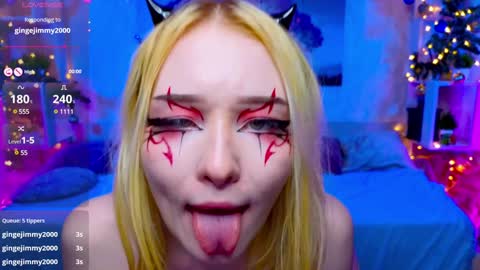 Snapshot of flaircorell chatting on January 8, 7:24 am Sophie online show from January 8, 7:24 am