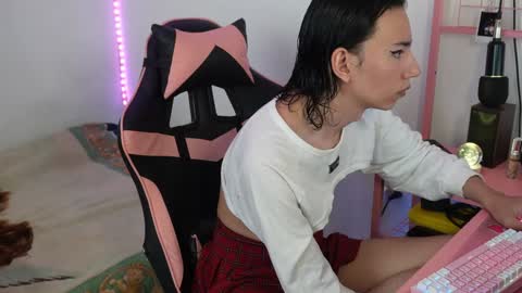 Snapshot of flaream_angel chatting on January 4, 12:59 am Alexa online show from January 4, 12:59 am