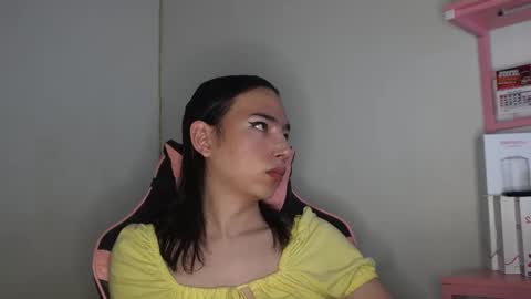 Snapshot of flaream_angel chatting on October 29, 5:36 pm Alexa online show from October 29, 5:36 pm