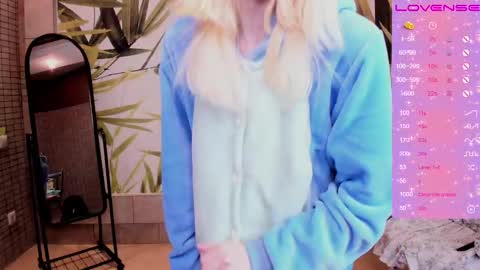 FlexiMona online show from December 13, 7:53 pm