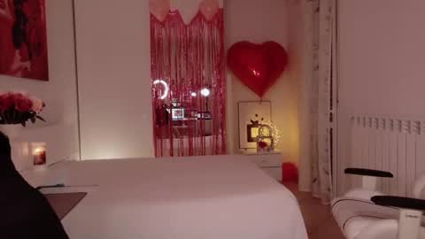 Snapshot of flirtyfoxxx chatting on February 11, 10:31 am Lana Dina online show from February 11, 10:31 am