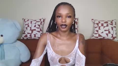 Snapshot of flirtyy_sheery chatting on December 16, 5:12 am sheery online show from December 16, 5:12 am