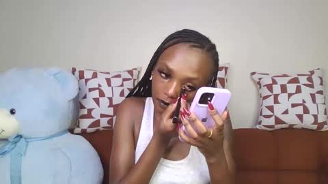 Snapshot of flirtyy_sheery chatting on December 17, 3:01 am sheery online show from December 17, 3:01 am