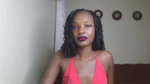 Snapshot of flirtyy_sheery chatting on February 13, 1:12 am sheery online show from February 13, 1:12 am