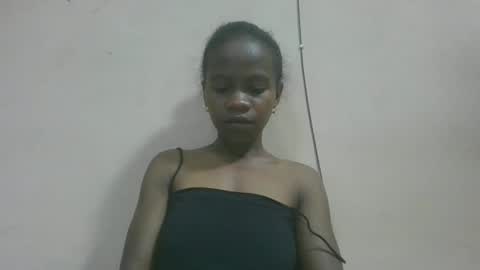Snapshot of flora48230522373 chatting on May 5, 7:27 am flora48230522373 online show from May 5, 7:27 am