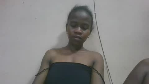 Snapshot of flora48230522373 chatting on May 5, 7:33 pm flora48230522373 online show from May 5, 7:33 pm