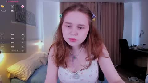 Snapshot of flora_fiore chatting on June 24, 6:12 am Hayley I WILL COME BACK ON MAY 27TH 6pm UTC online show from June 24, 6:12 am