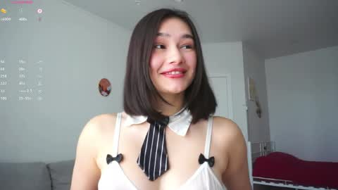 Snapshot of floralmuse chatting on April 2, 5:27 am Viola online show from April 2, 5:27 am