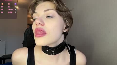 Snapshot of florenceheatly chatting on May 28, 10:34 am Flora online show from May 28, 10:34 am