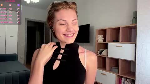 Snapshot of florenceheatly chatting on July 17, 10:00 am Flora online show from July 17, 10:00 am