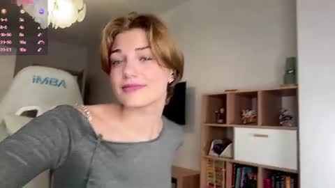 Snapshot of florenceheatly chatting on July 26, 10:11 am Flora online show from July 26, 10:11 am