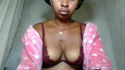Snapshot of florencia011 chatting on June 21, 7:49 pm florencia011 online show from June 21, 7:49 pm