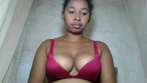 Snapshot of florencia011 chatting on July 11, 12:19 pm florencia011 online show from July 11, 12:19 pm