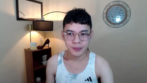 Snapshot of floriankeirxx_ chatting on October 5, 3:05 am floriankeirxx_ online show from October 5, 3:05 am