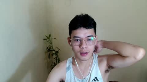 Snapshot of floriankeirxx_ chatting on October 15, 5:40 am floriankeirxx_ online show from October 15, 5:40 am
