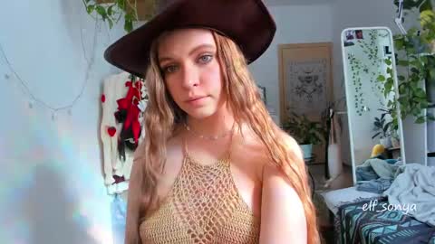 flower_elf online show from June 8, 2:06 pm