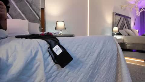 Snapshot of flower_smith_ chatting on September 28, 12:16 am Its a pleasure to meet you. Im Flower. Help me reach 1k. Follow me. online show from September 28, 12:16 am