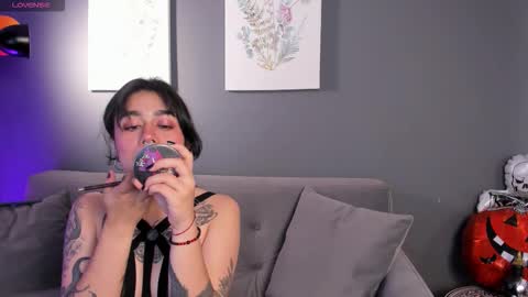 Its a pleasure to meet you. Im Flower. Help me reach 1k. Follow me. online show from October 29, 11:45 am