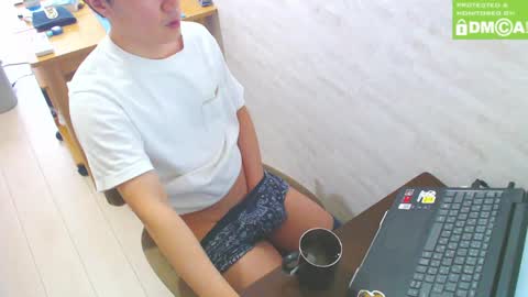 Snapshot of flowerbox chatting on January 19, 1:43 am flowerbox online show from January 19, 1:43 am