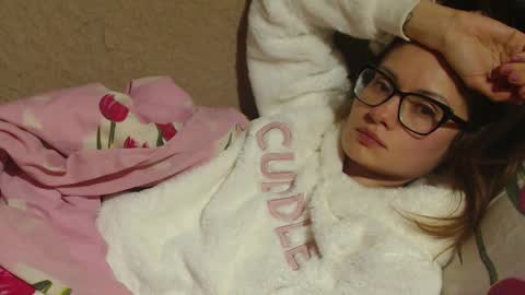 Snapshot of flowercandydoll chatting on December 14, 2:45 am say meow and send tip online show from December 14, 2:45 am