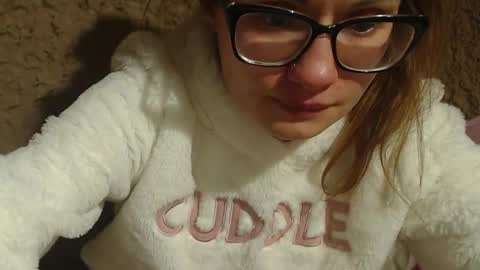 Snapshot of flowercandydoll chatting on December 18, 10:57 pm say meow and send tip online show from December 18, 10:57 pm