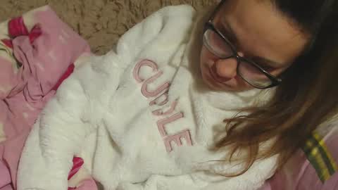 Snapshot of flowercandydoll chatting on December 24, 7:33 pm say meow and send tip online show from December 24, 7:33 pm