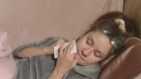 Snapshot of flowercandydoll chatting on December 3, 9:13 pm say meow and send tip online show from December 3, 9:13 pm