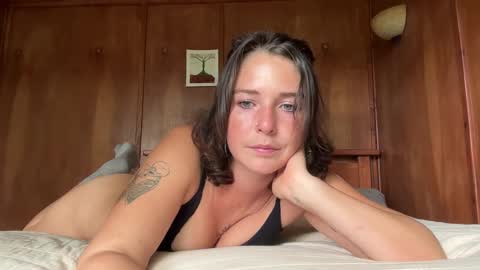 Snapshot of flowergirl448844 chatting on October 27, 11:52 pm Flowergirl online show from October 27, 11:52 pm