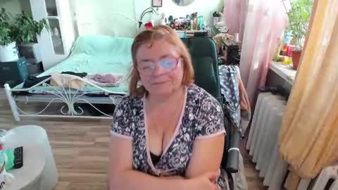 Snapshot of flowerlover8 chatting on June 18, 4:55 pm Flowerlower online show from June 18, 4:55 pm