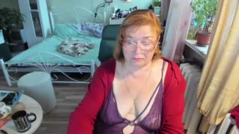 Snapshot of flowerlover8 chatting on July 2, 3:17 am Flowerlower online show from July 2, 3:17 am