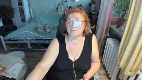 Snapshot of flowerlover8 chatting on July 3, 6:36 pm Flowerlower online show from July 3, 6:36 pm