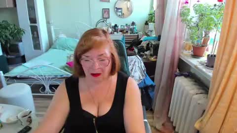 Snapshot of flowerlover8 chatting on July 11, 7:55 am Flowerlower online show from July 11, 7:55 am