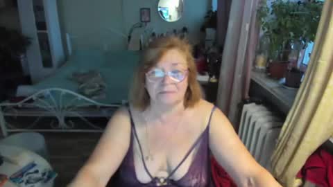 Snapshot of flowerlover8 chatting on July 17, 1:01 am Flowerlower online show from July 17, 1:01 am
