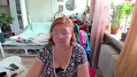Snapshot of flowerlover8 chatting on July 19, 8:07 am Flowerlower online show from July 19, 8:07 am