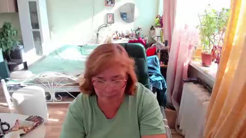 Snapshot of flowerlover8 chatting on July 24, 2:37 pm Flowerlower online show from July 24, 2:37 pm