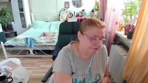 Snapshot of flowerlover8 chatting on July 28, 9:15 am Flowerlower online show from July 28, 9:15 am