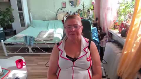 Snapshot of flowerlover8 chatting on July 28, 12:48 pm Flowerlower online show from July 28, 12:48 pm