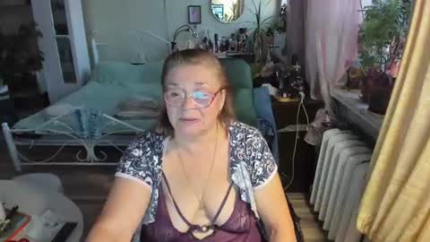 Snapshot of flowerlover8 chatting on July 28, 6:20 pm Flowerlower online show from July 28, 6:20 pm