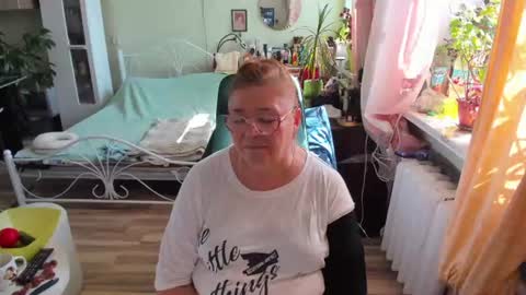 Snapshot of flowerlover8 chatting on July 31, 12:37 pm Flowerlower online show from July 31, 12:37 pm