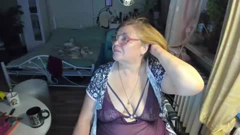 Snapshot of flowerlover8 chatting on August 1, 1:05 am Flowerlower online show from August 1, 1:05 am